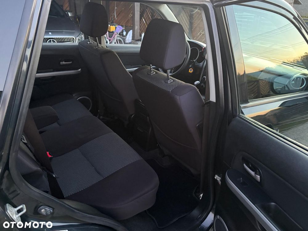 Suzuki Grand Vitara 2.0 - 9