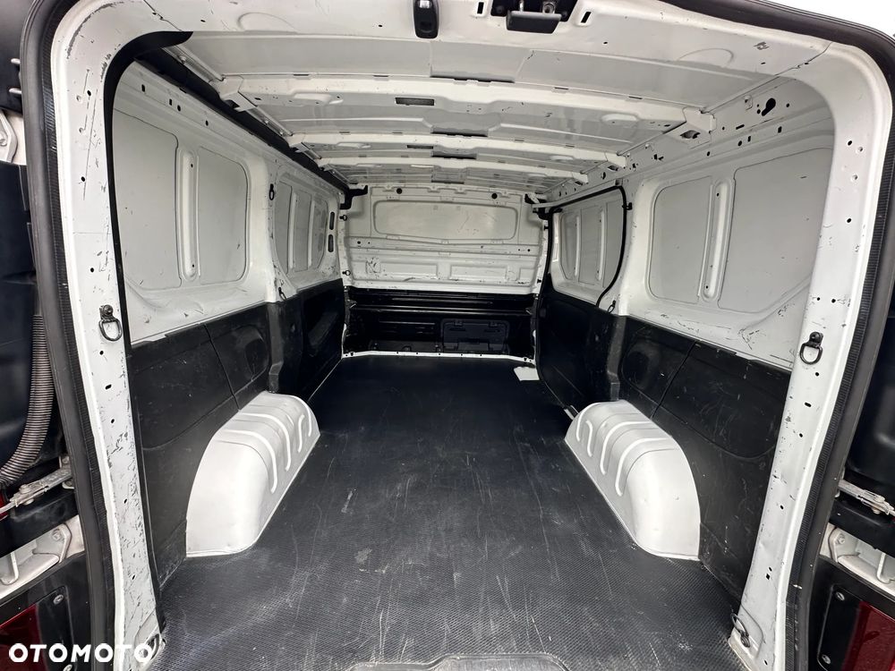 Renault Trafic - 16