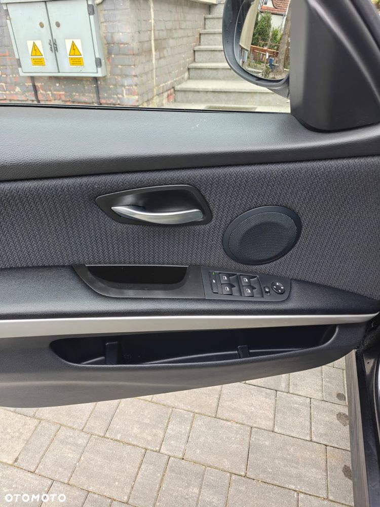 BMW Seria 3 318d DPF - 12