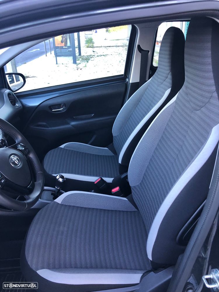 Toyota Aygo 1.0 X-Play Plus MM - 25