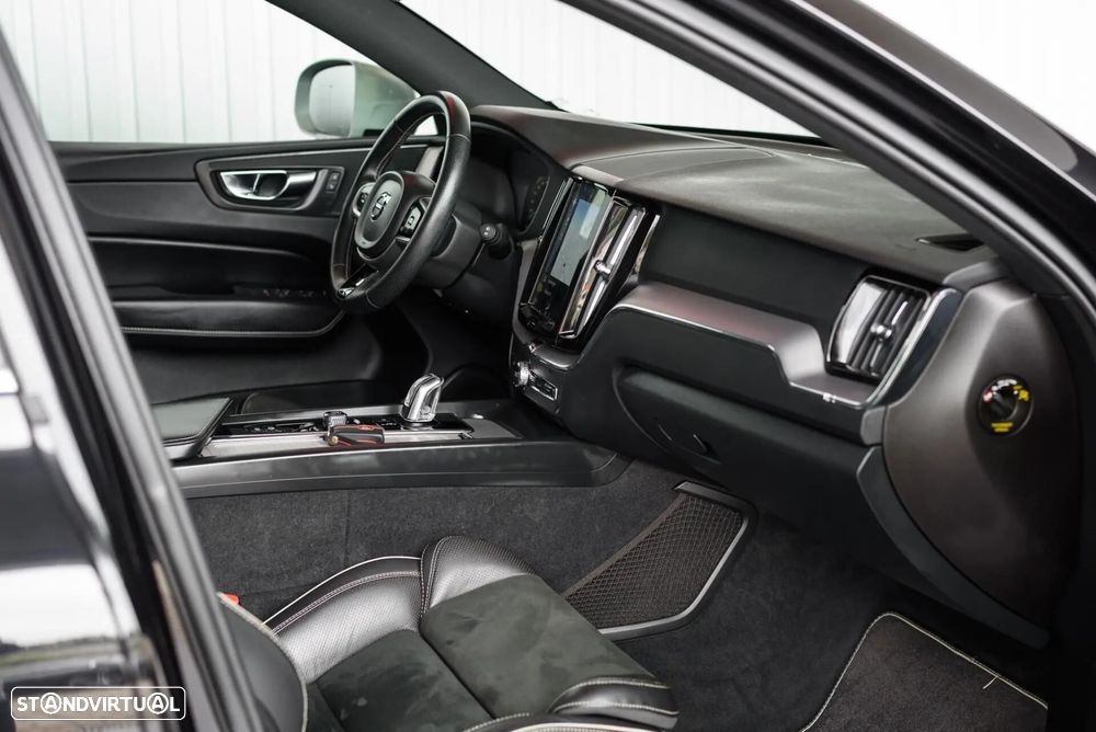 Volvo XC 60 2.0 T8 PHEV R-Design AWD - 53