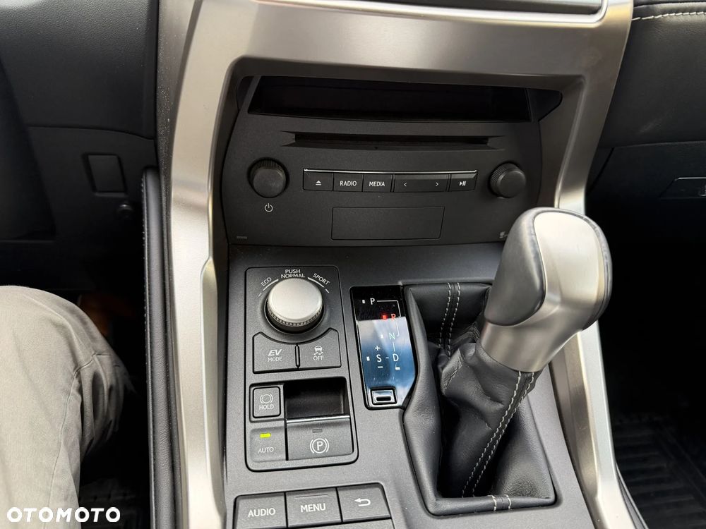 Lexus NX 300h Comfort AWD - 14