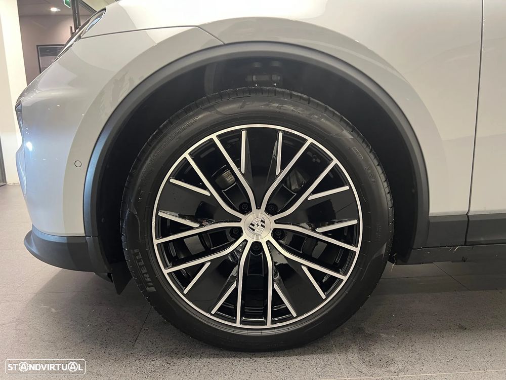 Porsche Macan Electric 4 - 15