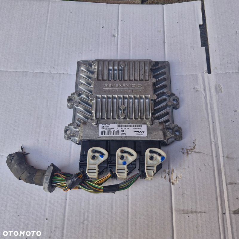 STEROWNIK KOMPUTER SILNIKA VOLVO V50 S40II C30 2,0D 31211071AA D1.J SID803A - 1