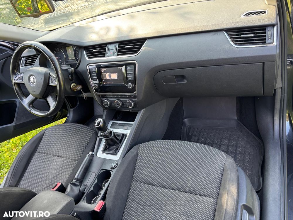 Skoda Octavia 1.6 TDI AMBITION - 9