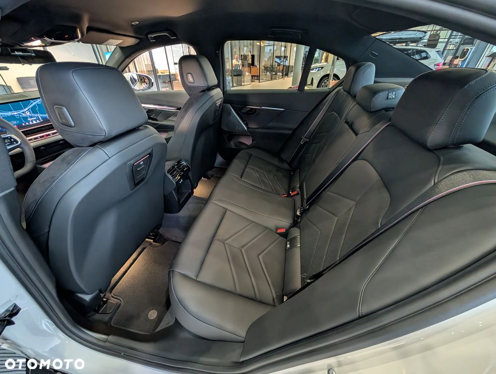 BMW Seria 5 520d xDrive mHEV M Sport - 12