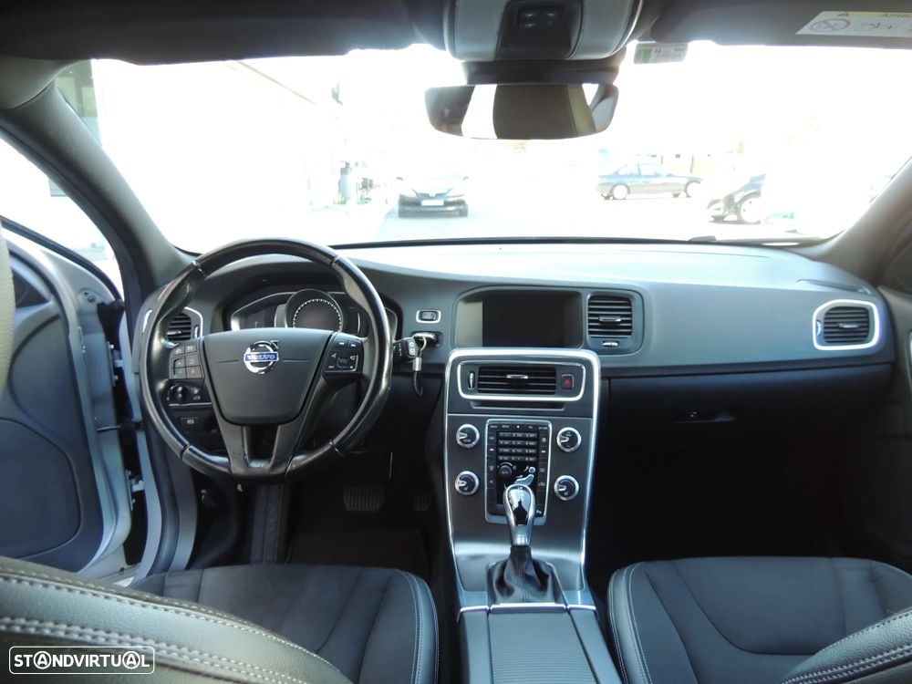 Volvo V60 D3 Geartronic Business Edition - 11