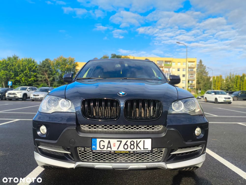 BMW X5 4.8i - 2