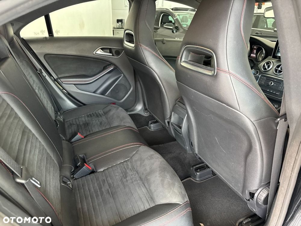 Mercedes-Benz CLA 180 AMG Line - 22