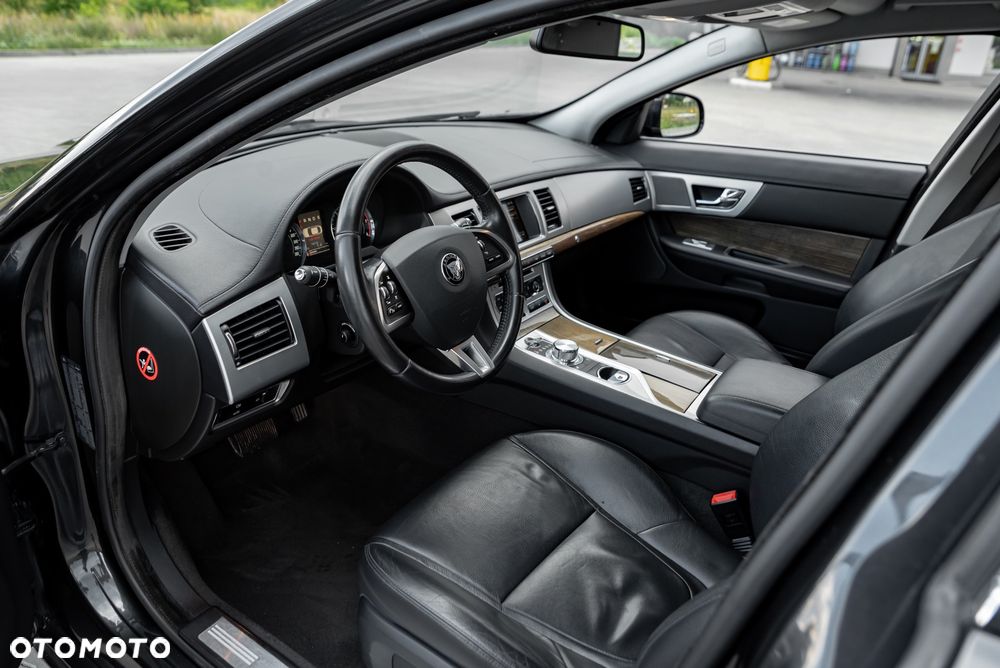 Jaguar XF 2.2 - 16