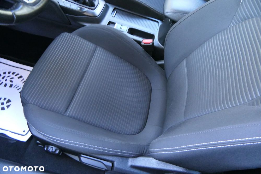 Ford Focus 1.5 EcoBlue STart-Stopp-System TITANIUM - 19