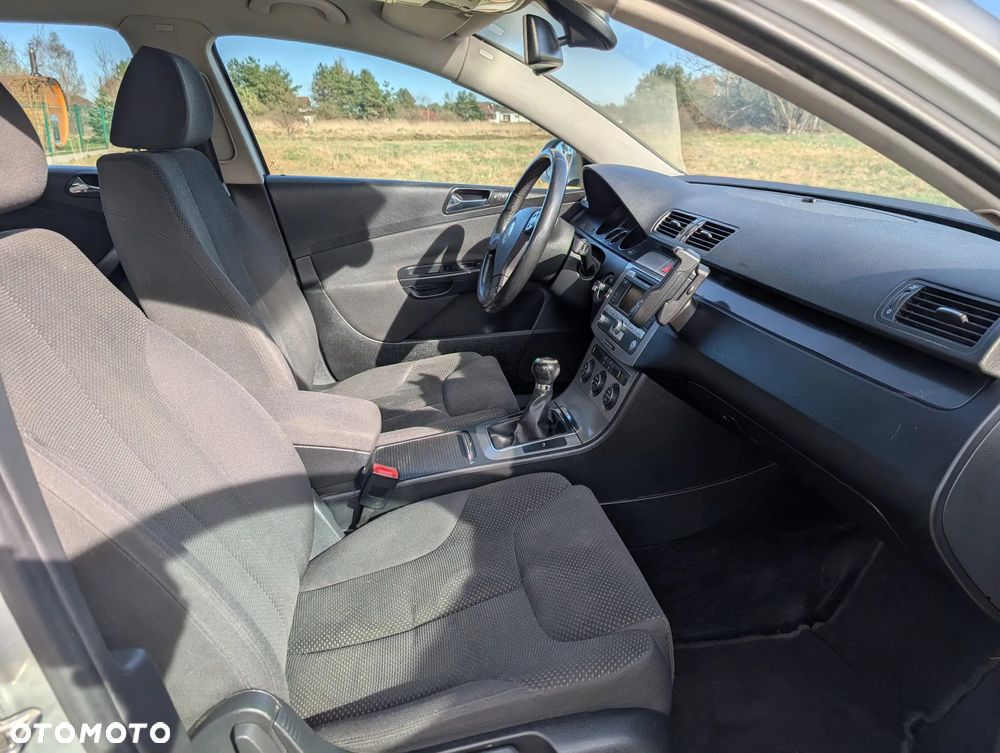 Volkswagen Passat 2.0 TDI Individual - 9