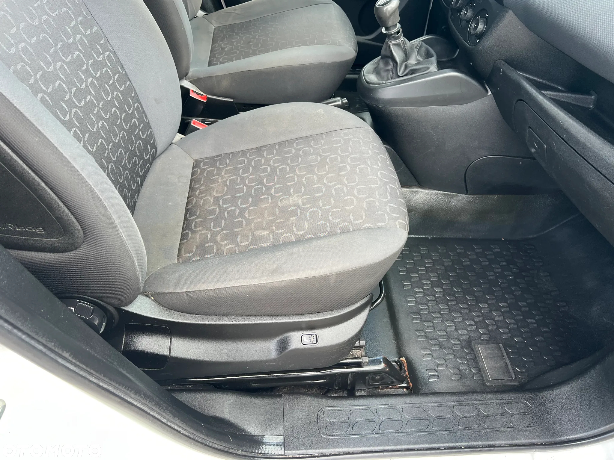 Fiat Doblo 1.4 T-Jet 16V Dynamic CNG - 29