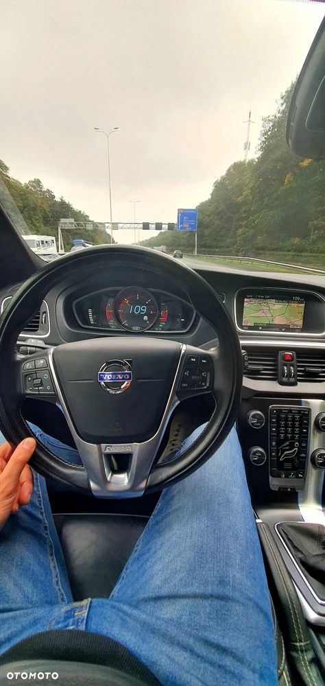 Volvo V40 D2 R Design - 10