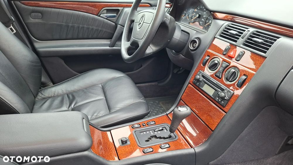 Mercedes-Benz Klasa E - 26
