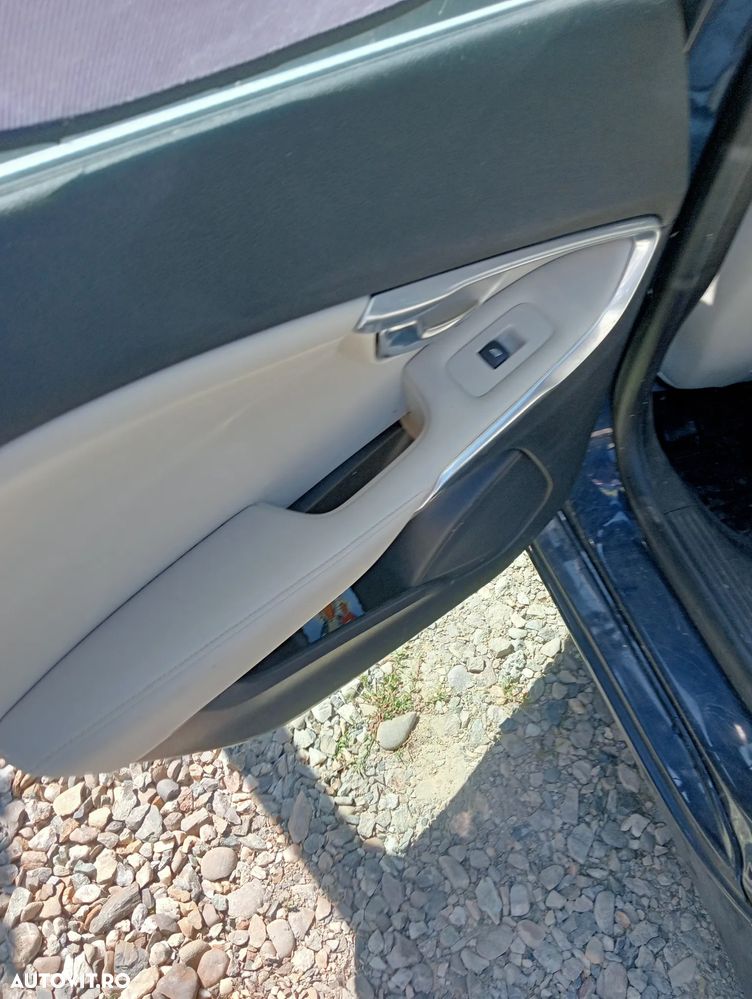 Volvo V40 D2 Momentum - 9