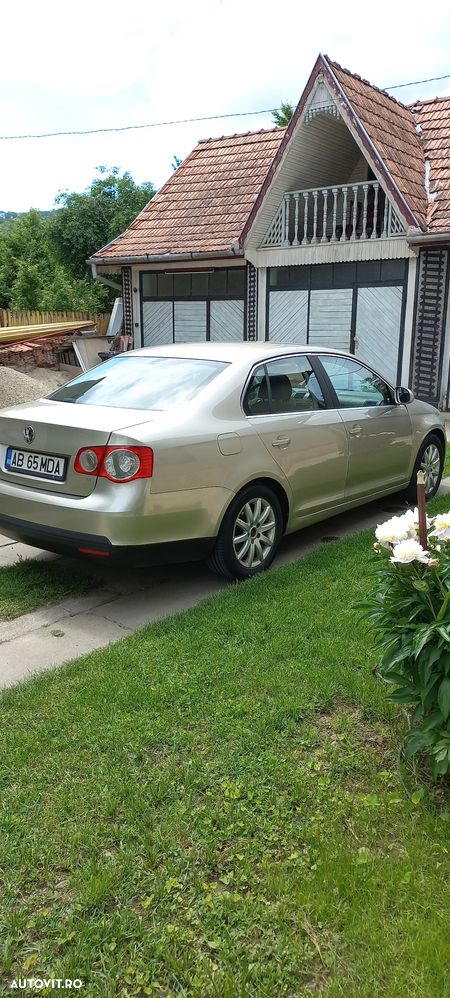 Volkswagen Jetta 1.9 TDI Comfortline - 2