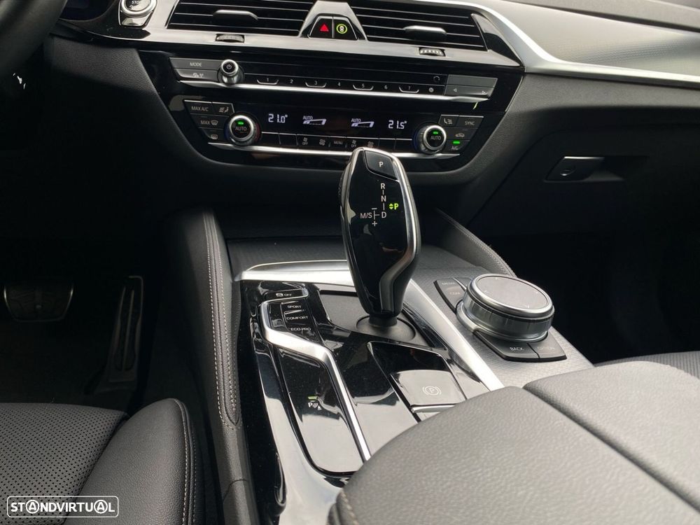 BMW 520 d Pack Desportivo M Auto — fotografia 12