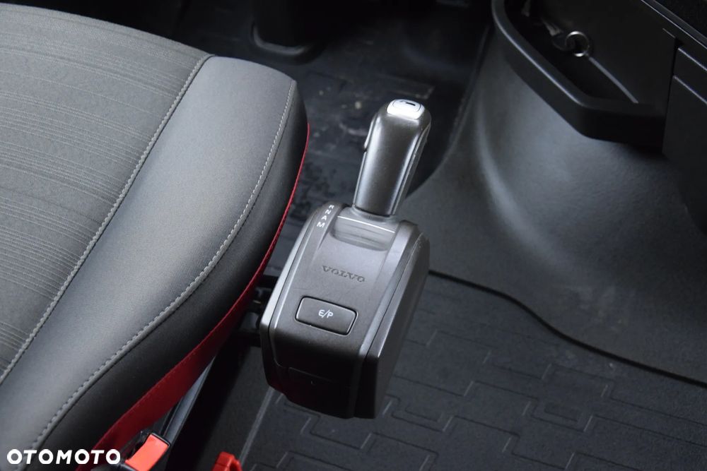 Volvo FH500 / NISKA KABINA / HYDRAULIKA / EURO 6 / ACC / LEDY / ALUFELGI / SERWISOWANY / SPROWADZONY - 32