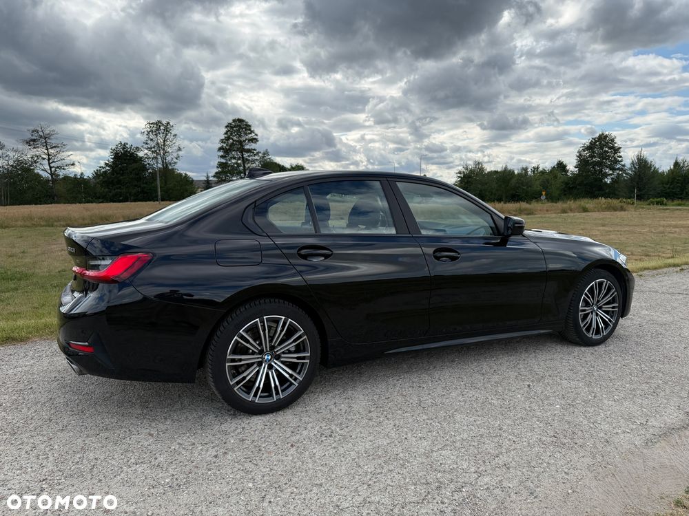 BMW Seria 3 330i - 12