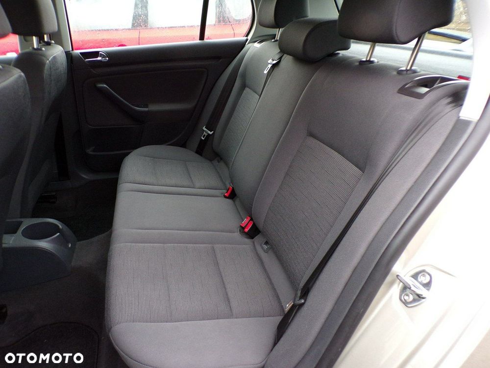 Volkswagen Golf 1.6 Comfortline - 23