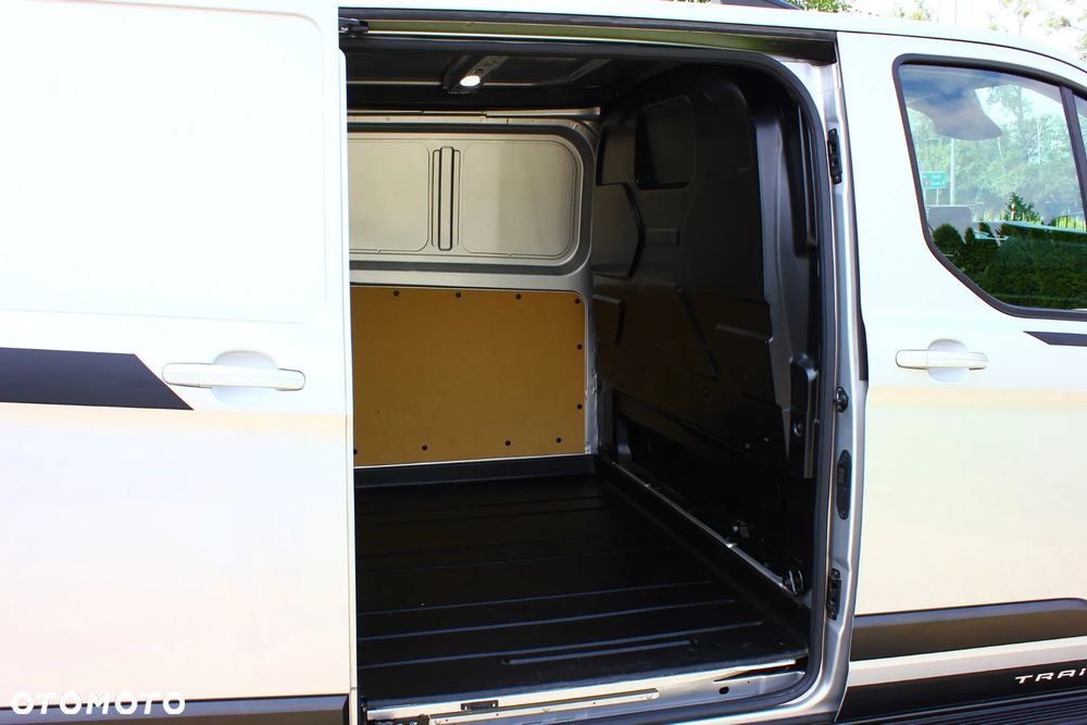 Ford TRANSIT CUSTOM TRAIL 2.0 TDCI 131KM 3 OSOBOWY NAVIGACJA KAMERA FELGI FULL OPCJA STAN PERFEKT FV23% - 27