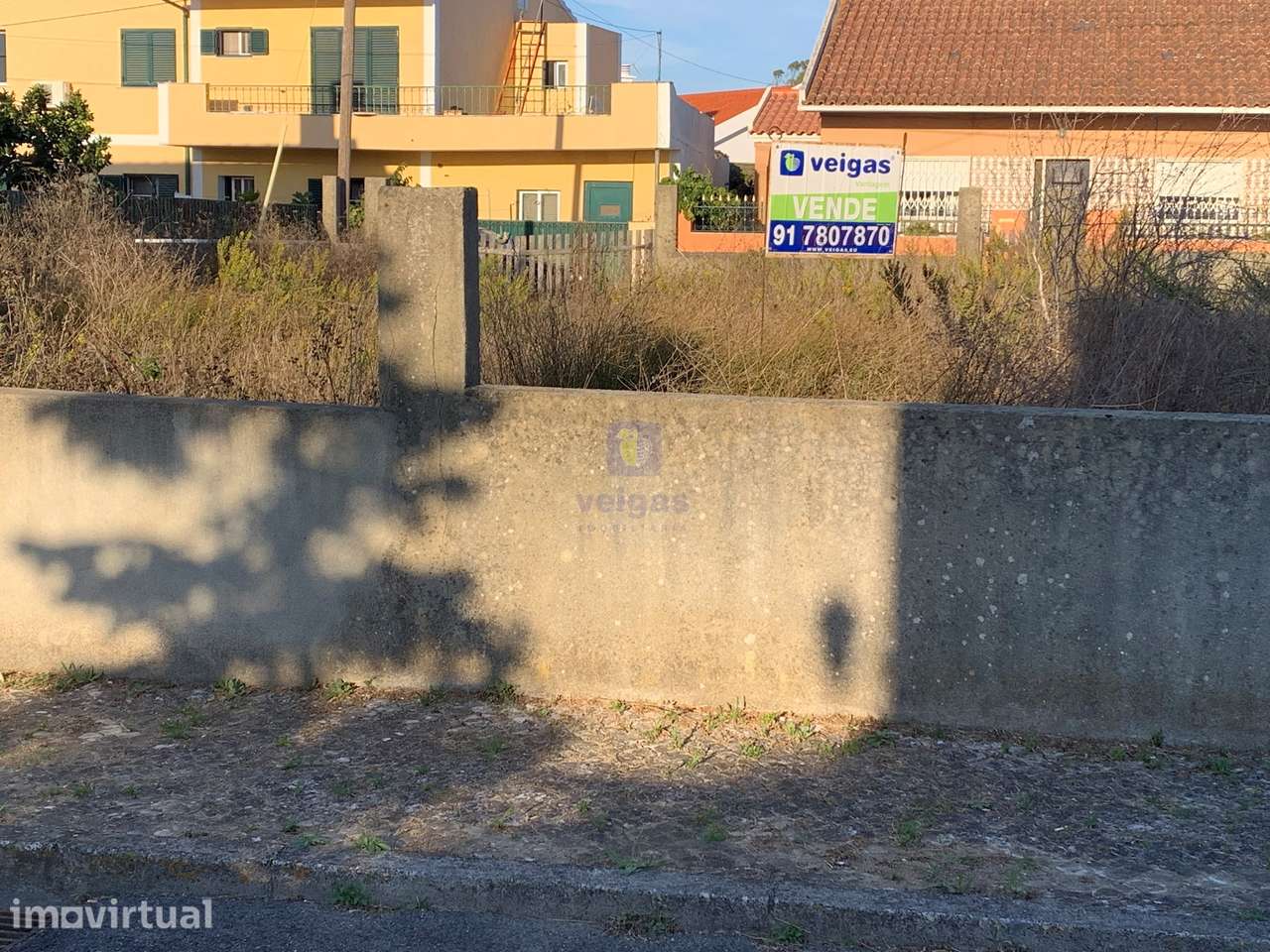 Lote com duas frentes já murado em Sacotes - Mem Martins - Grande imagem: 5/8
