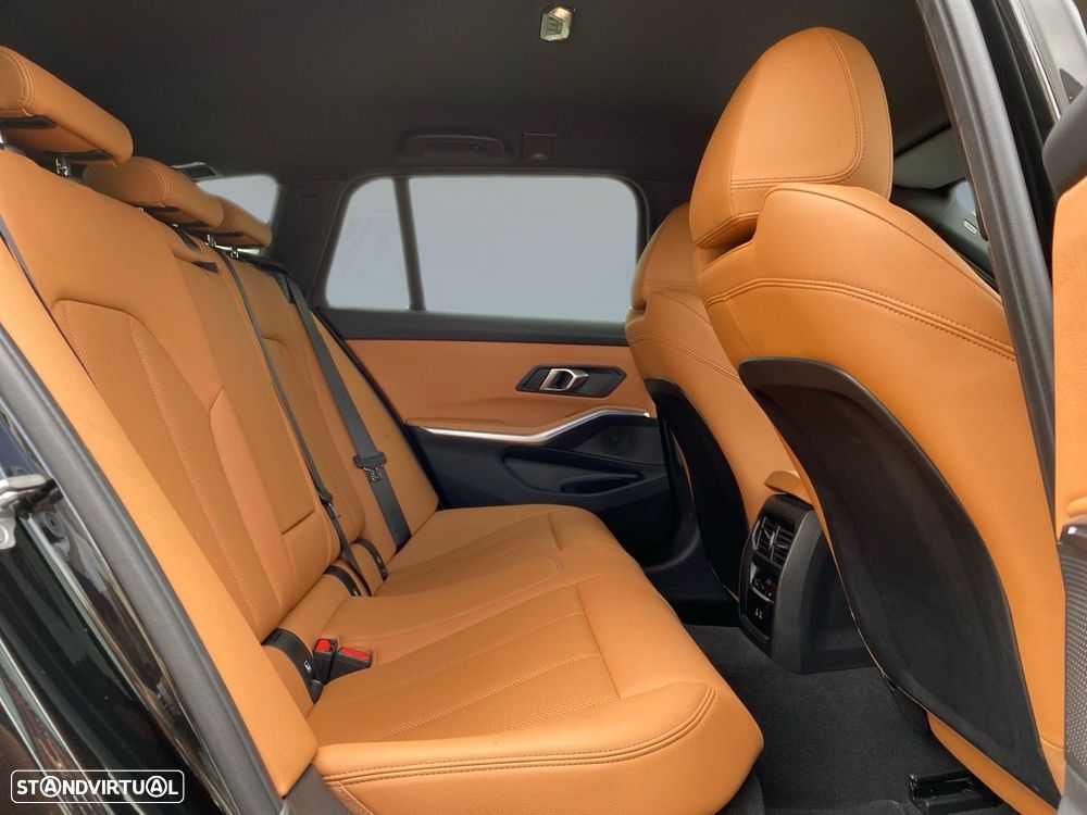 BMW 318 d Pack Desportivo M Auto - 19