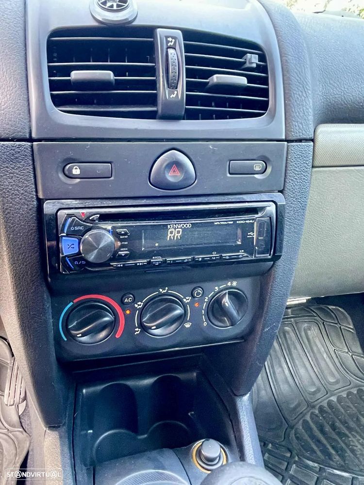 Renault Clio 1.5 dCi Authentique - 9