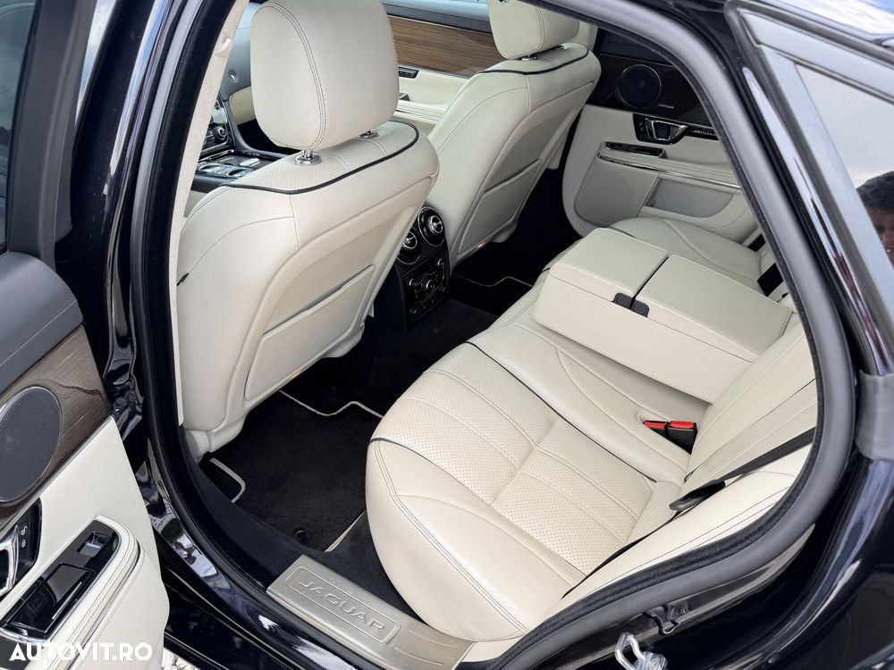 Jaguar XJ - 13
