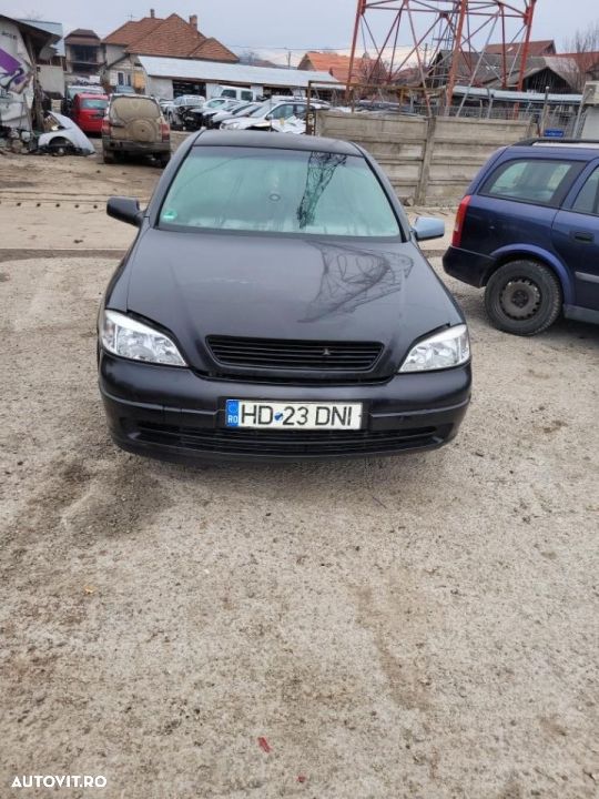 dezmembrez opel astra g - 2