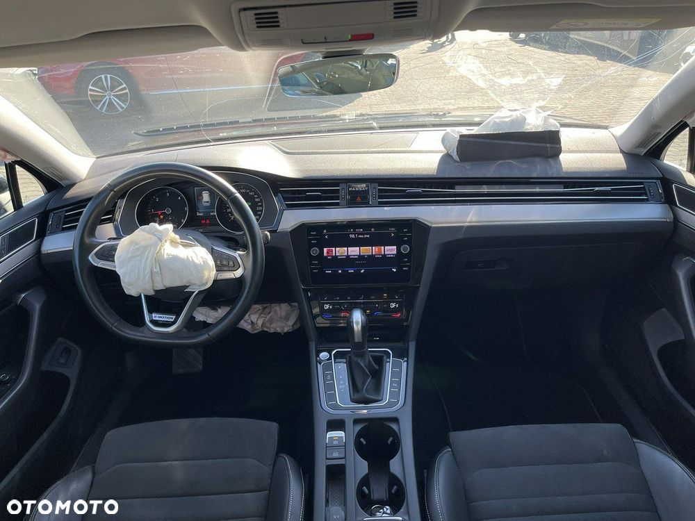 Volkswagen Passat - 10