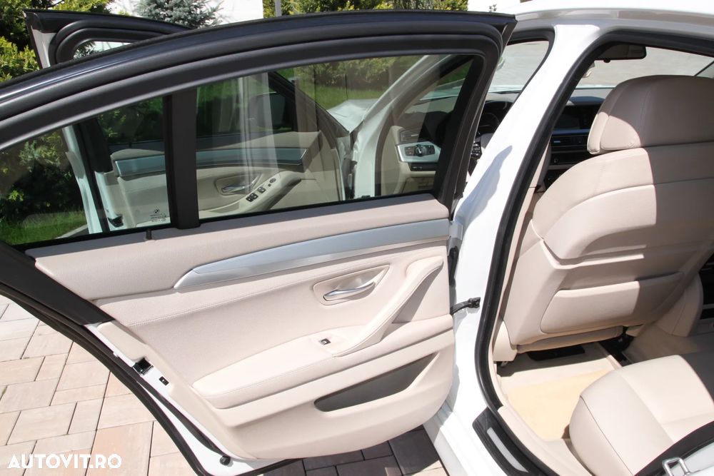 BMW Seria 5 525d xDrive AT - 36