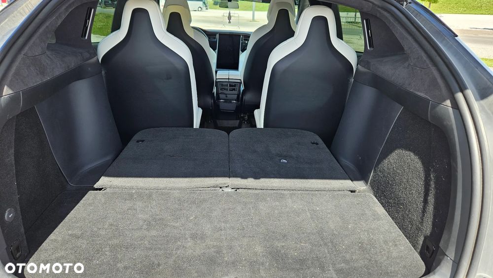 Tesla Model X - 26