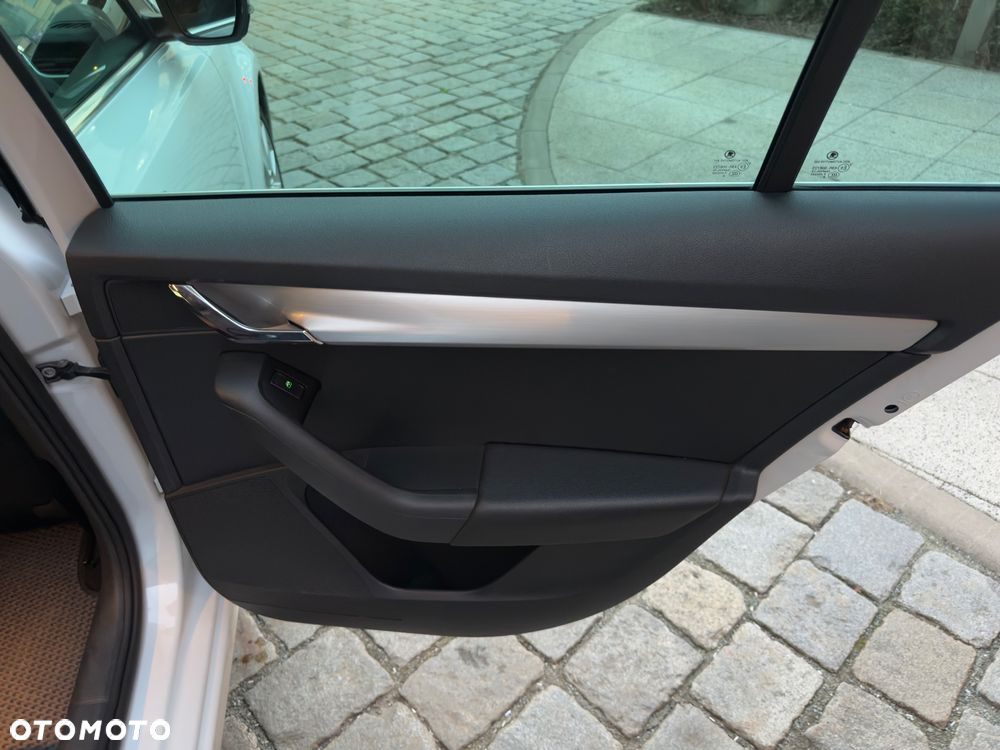 Skoda Octavia 1.6 TDI SCR Style DSG - 26