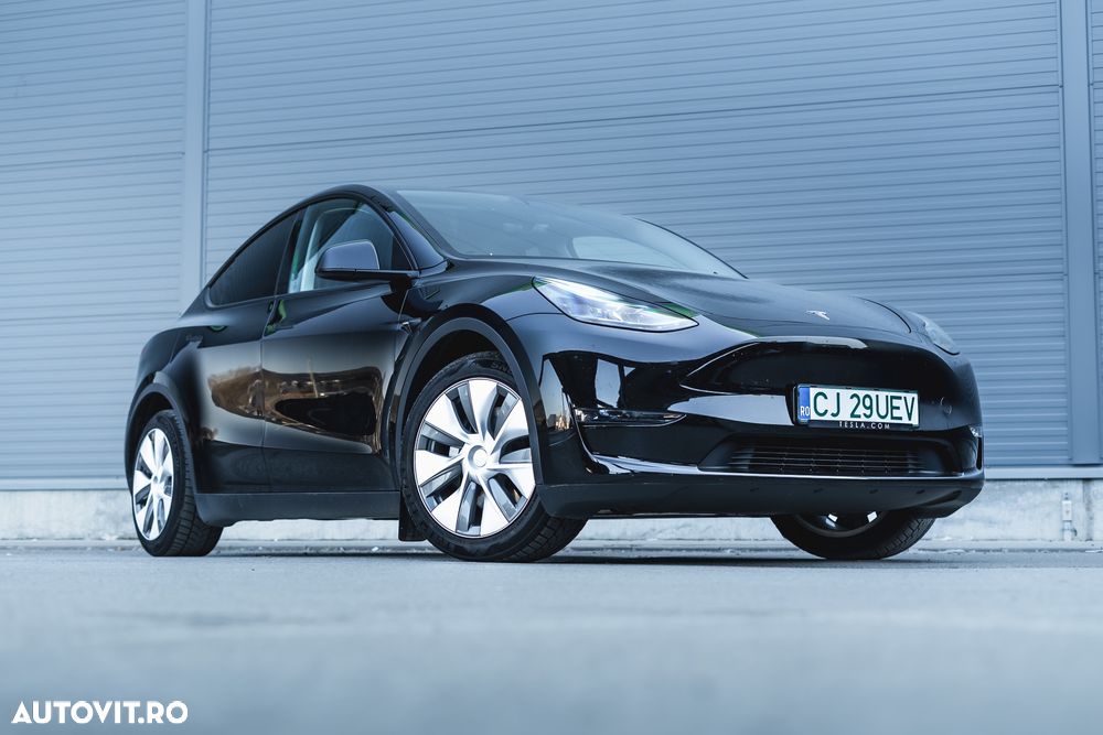 Tesla Model Y - 3