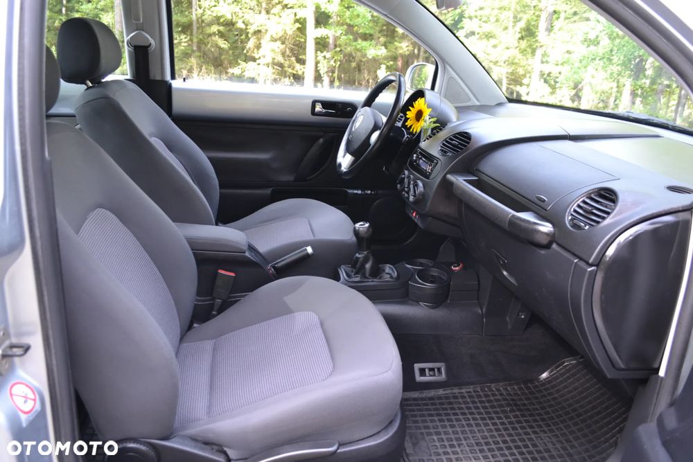 Volkswagen New Beetle - 30