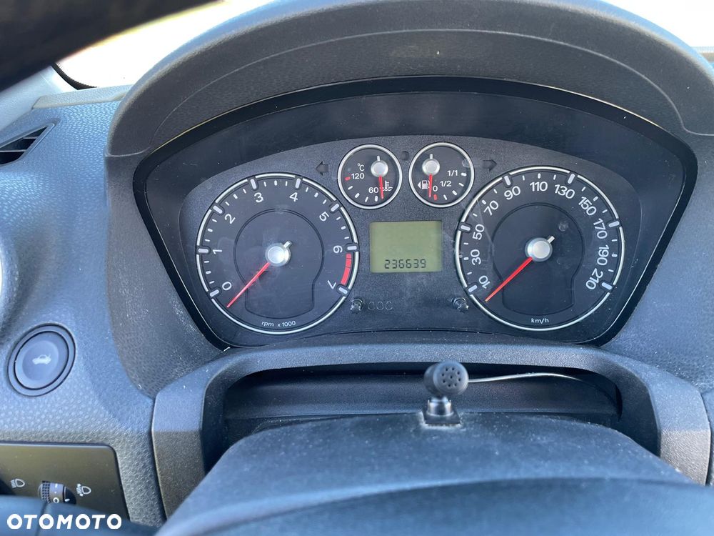 Ford Fiesta 1.6 Ghia - 11