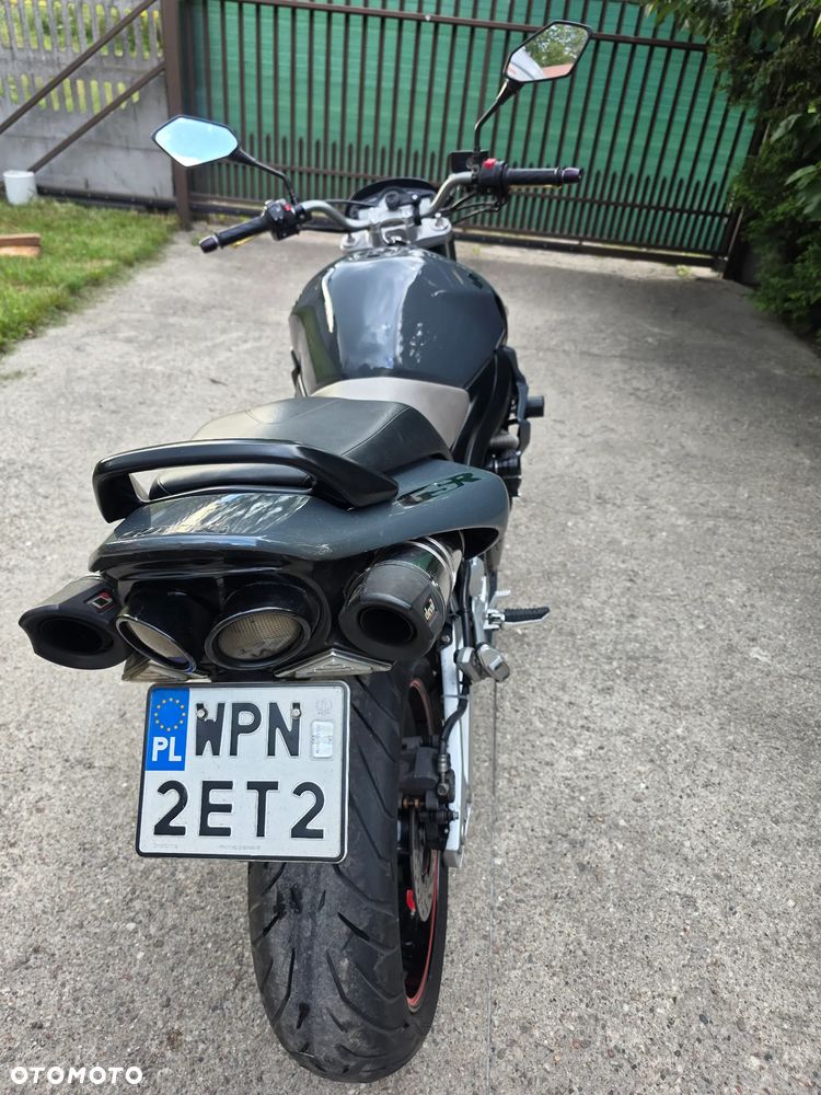 Suzuki GSR - 5