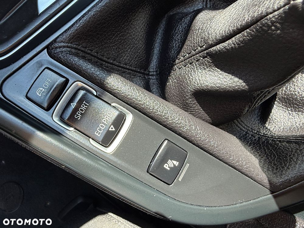 BMW Seria 3 320d Sport Line - 23