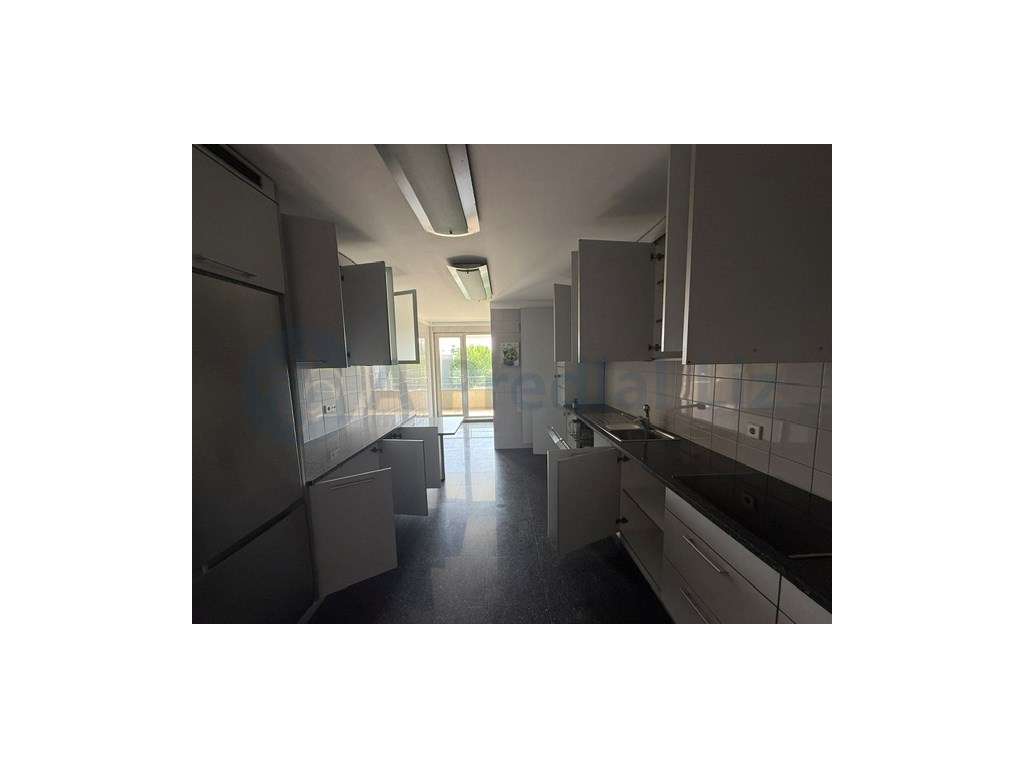 Apartamento T3+1 - À Rua da Venezuela - Grande imagem: 4/13