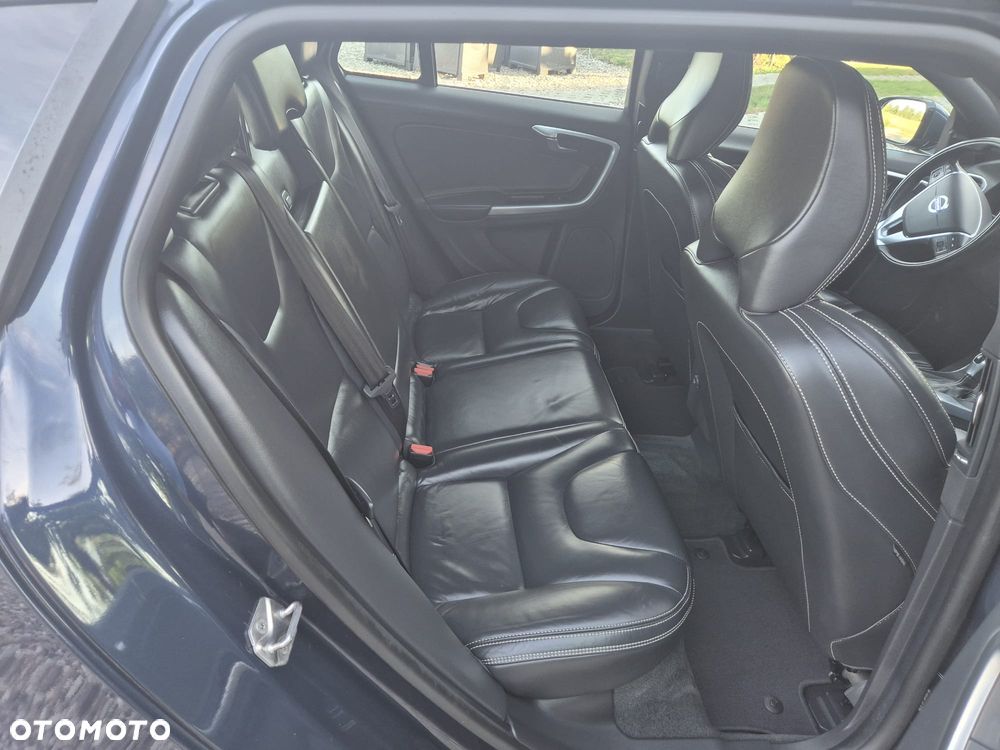 Volvo V60 D6 AWD Plug-in Hybrid Summum - 12