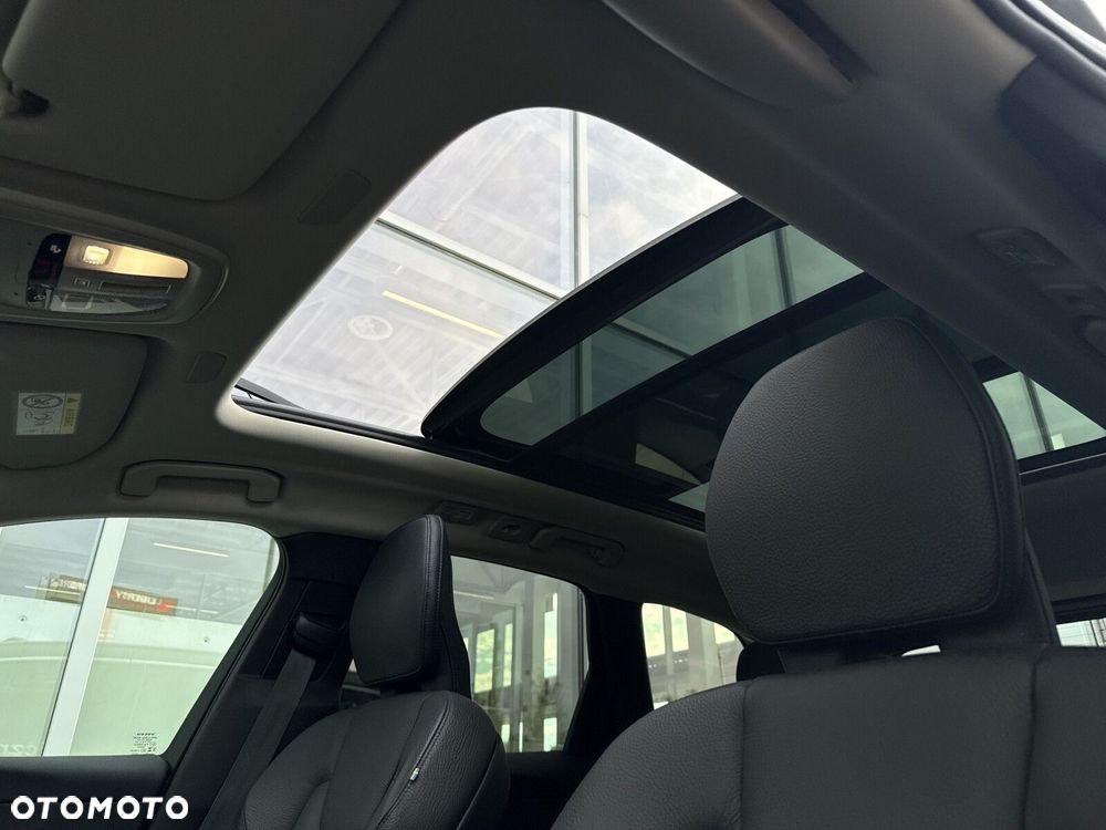 Volvo XC 60 B4 D AWD Plus Bright - 29