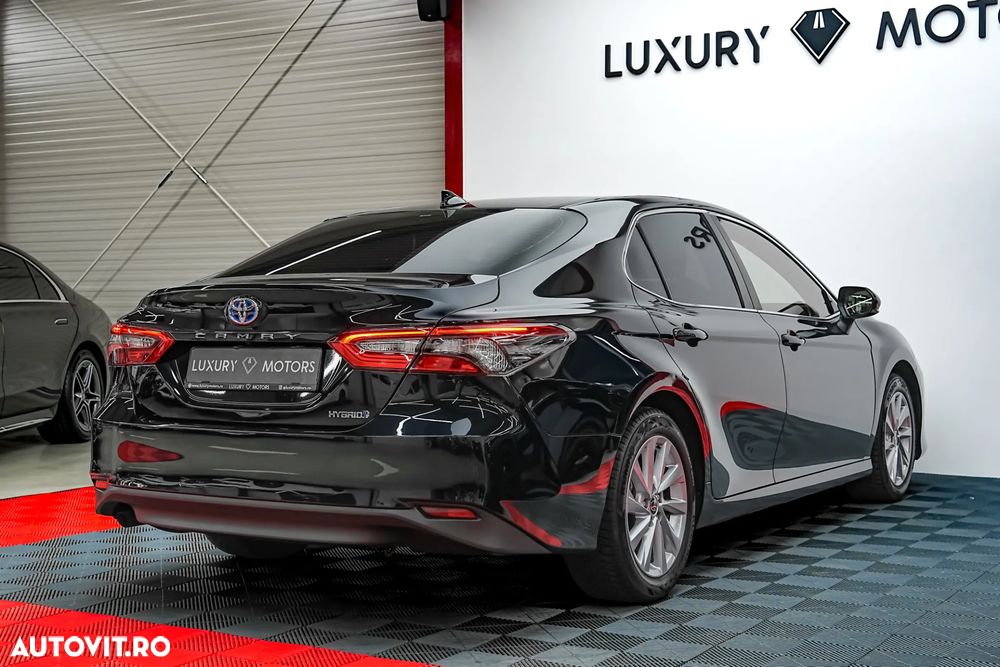 Toyota Camry Luxury - 11