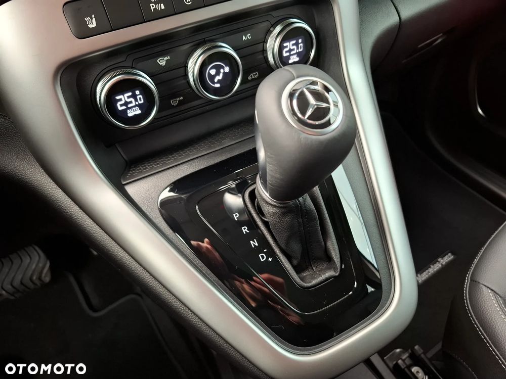 Mercedes-Benz Klasa T 180 d Progressive - 33