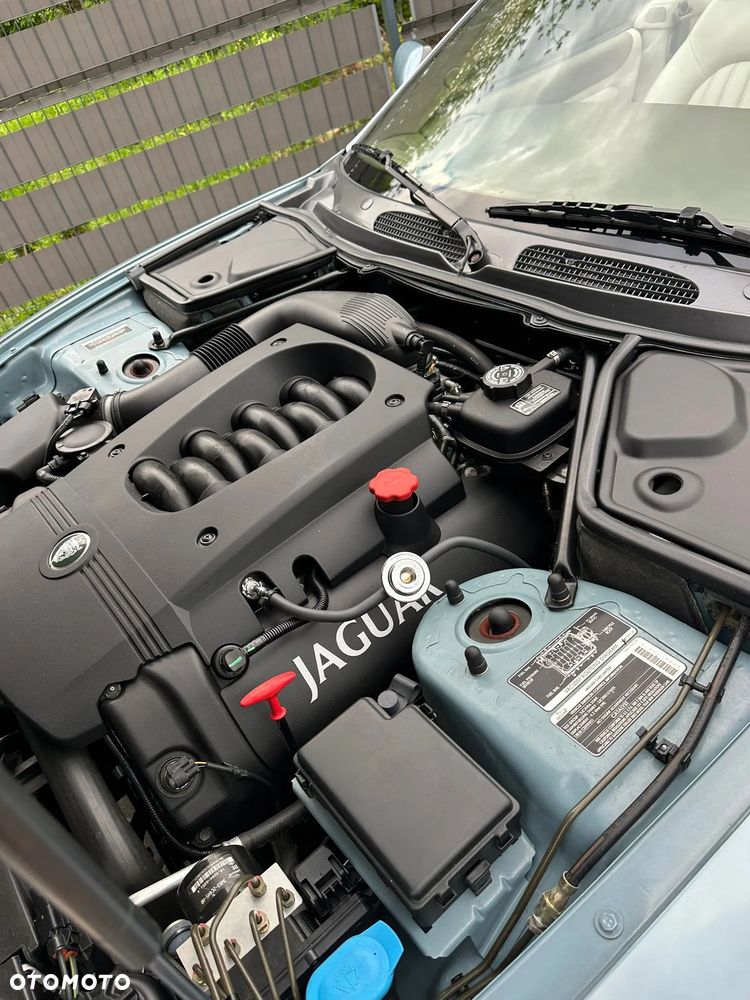 Jaguar XK8 Cabriolet - 17