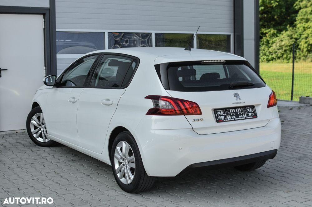 Peugeot 308 1.2 L PureTech Turbo S&S Allure - 11