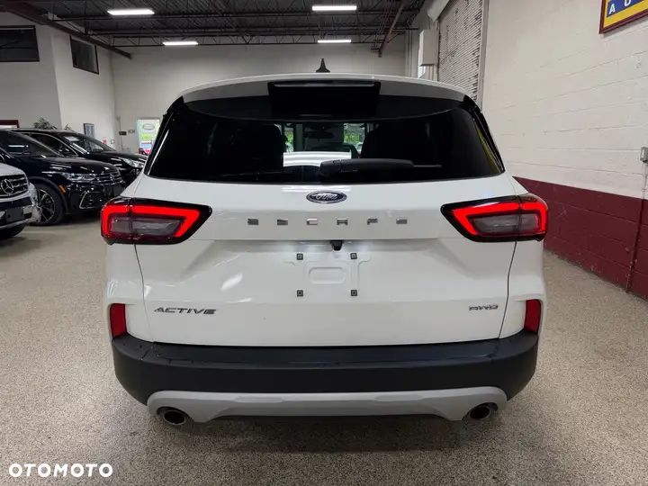 Ford Escape 2.0 EcoBoost AWD Titanium - 5