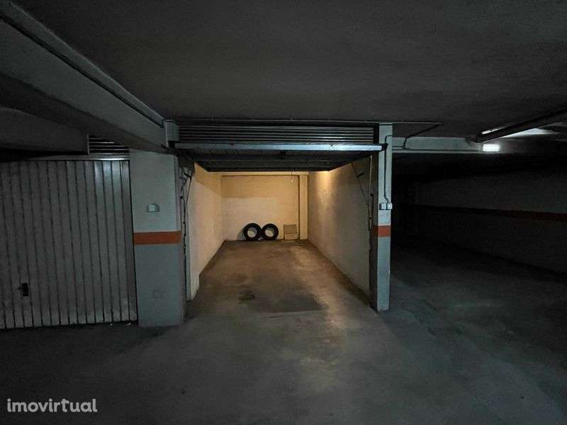 Garagem Box (16,2m²) de fácil acesso - São Vicente, Braga - Grande imagem: 3/12