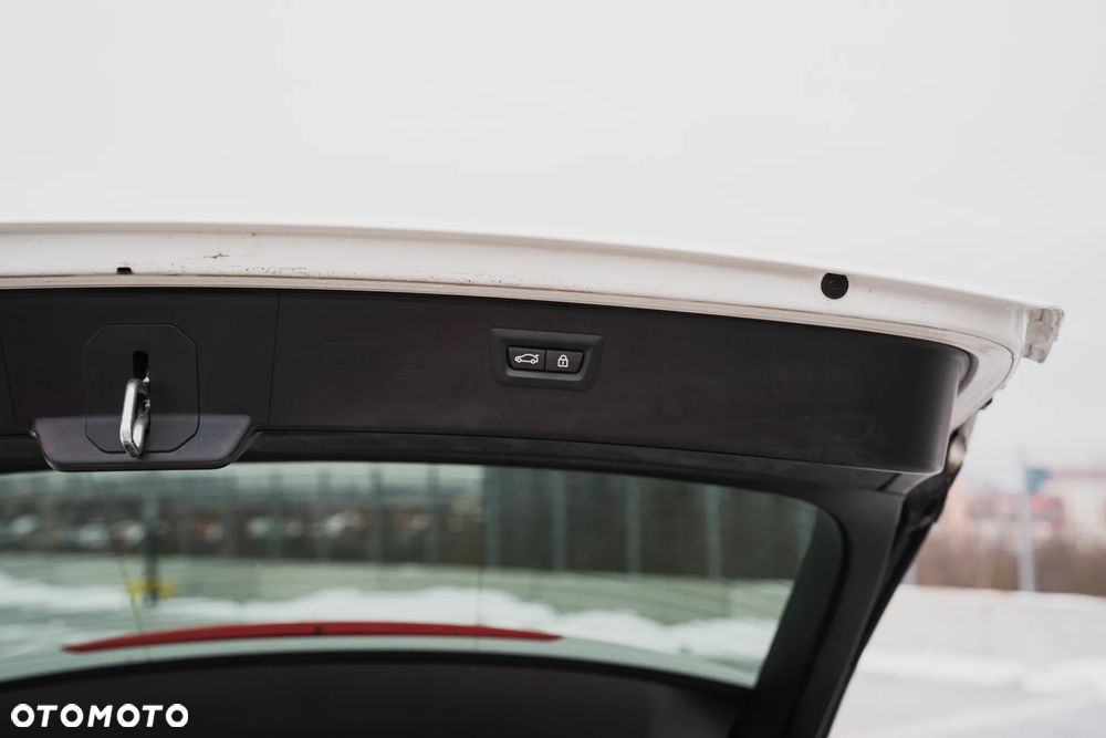 BMW Seria 5 520d xDrive - 13